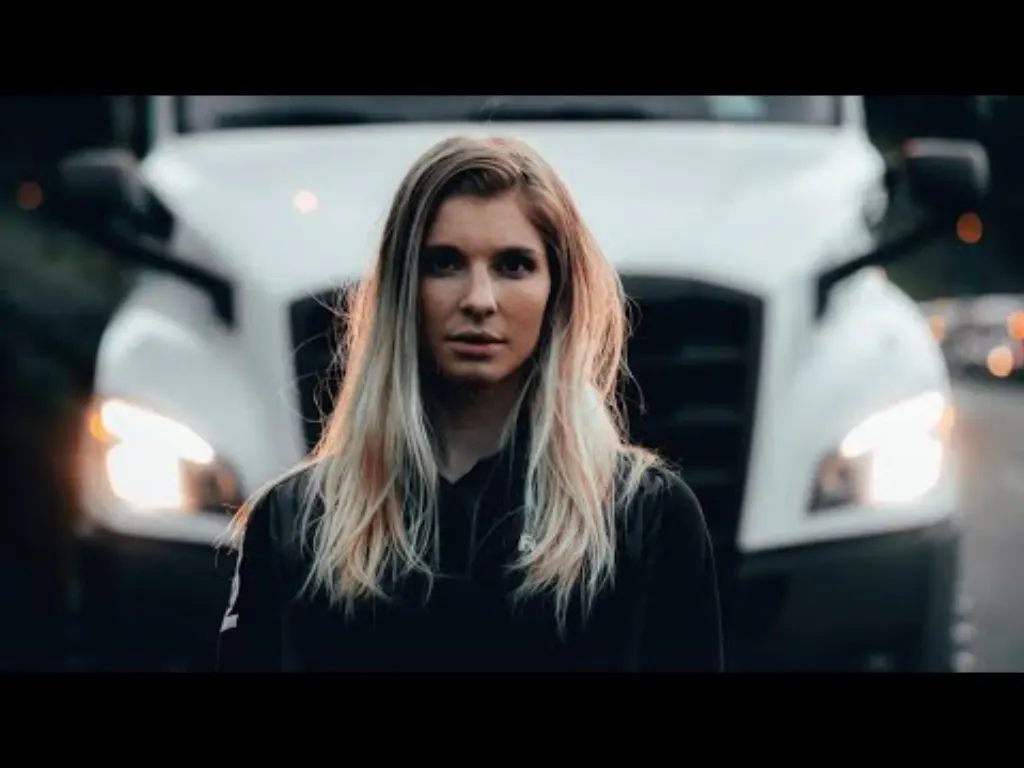 Scary man creeping around my truck | A Day in the Life of a Female Truck Driver